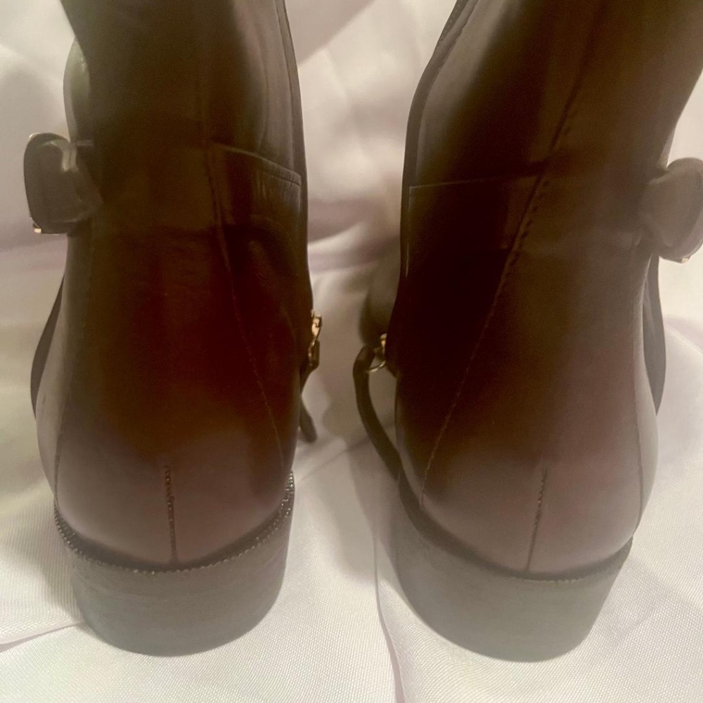 MAKE AN OFFER !!!  Burberry Brand New NWOB Leather Boots md Italy  Brn  sz8 - Picture 4 of 16